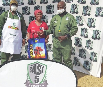 Food-parcels-donated-in-1