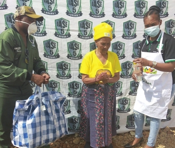 Food-parcels-donated-in-5