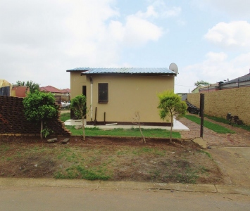 Storm-disaster-Protea-Glen-outreach-3
