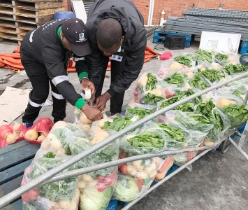 Vegetable-hampers-packaging-for-Metro-Police-Informal-Settlement7